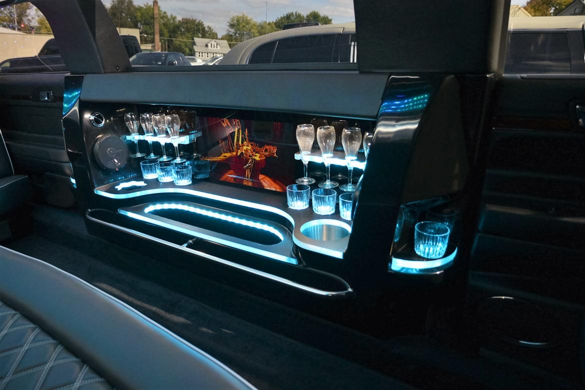 Limousine for Sale in Oaklyn, NJ - Photo 4