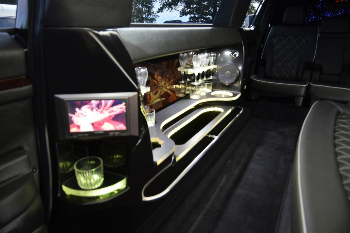 Limousine for Sale in Oaklyn, NJ - Photo 6