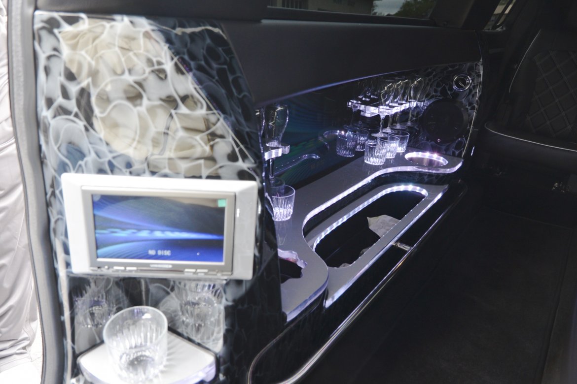 Limousine for Sale in Oaklyn, NJ - Photo 9