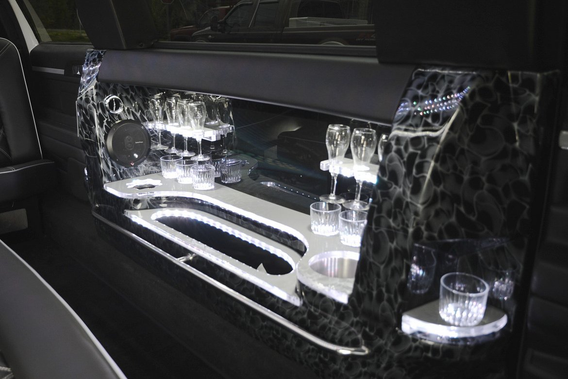 Limousine for Sale in Oaklyn, NJ - Photo 11