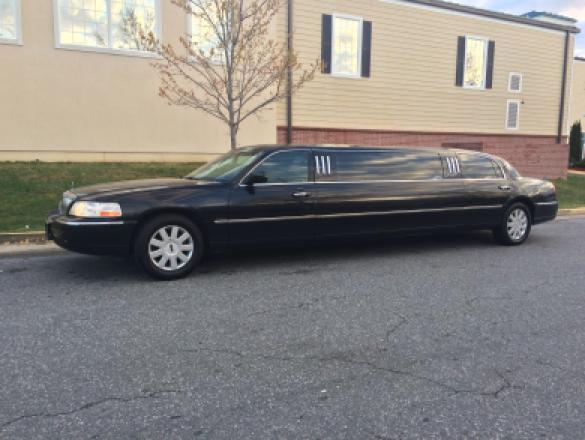 2005 Lincoln Town Car Limousine for Sale in Richmond, VA - Main Photo