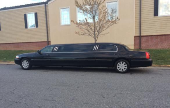 2005 Lincoln Town Car Limousine for Sale in Richmond, VA - Photo 3