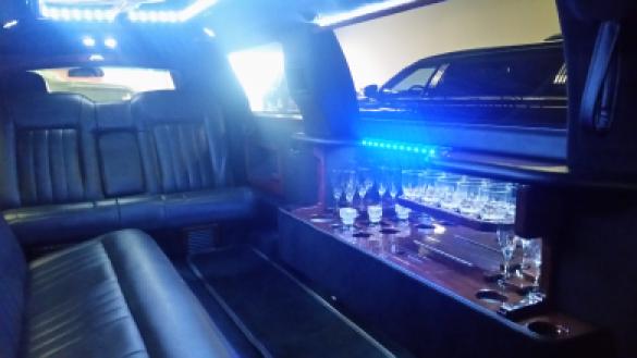 2008 Lincoln  Town car 120" stretch 5door Limousine for Sale in Overland Park,  Kansas  (kansas city ), KS - Photo 3
