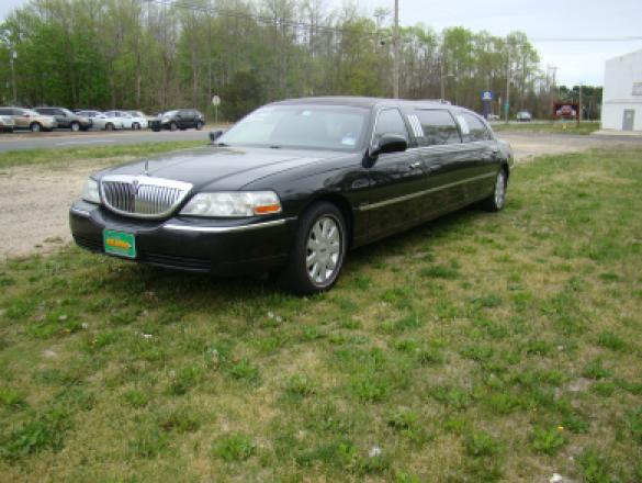 2005 Lincoln  Town Car Royale Limousine for Sale in Egg Harbor City, NJ - Main Photo