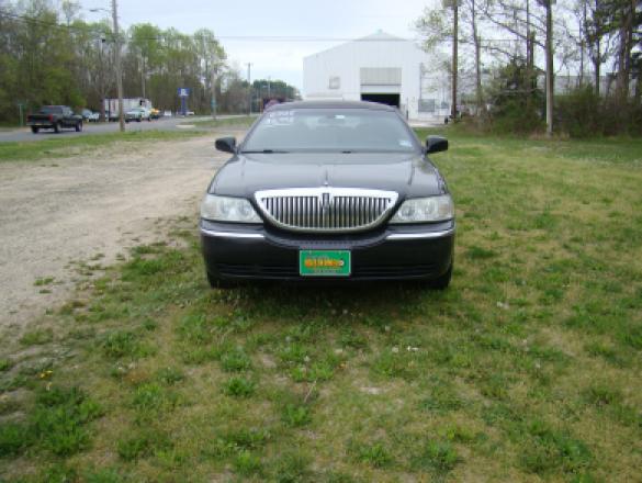 2005 Lincoln  Town Car Royale Limousine for Sale in Egg Harbor City, NJ - Photo 2