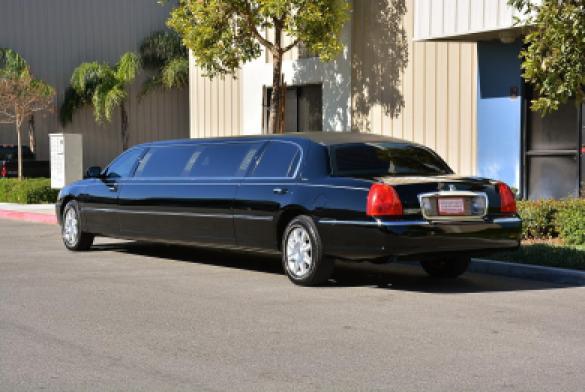 2007 Lincoln TOWNCAR STRETCH Limousine for Sale in NEWPORT BEACH, CA - Photo 2