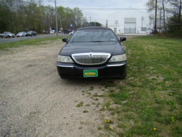 2006 Lincoln Town Car Executive Limo Limousine for Sale in Egg Harbor City, NJ - Photo 2