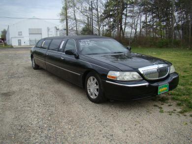 2006 Lincoln Town Car Executive Limo Limousine - Limousine for Sale in Egg Harbor City, NJ - Photo 3