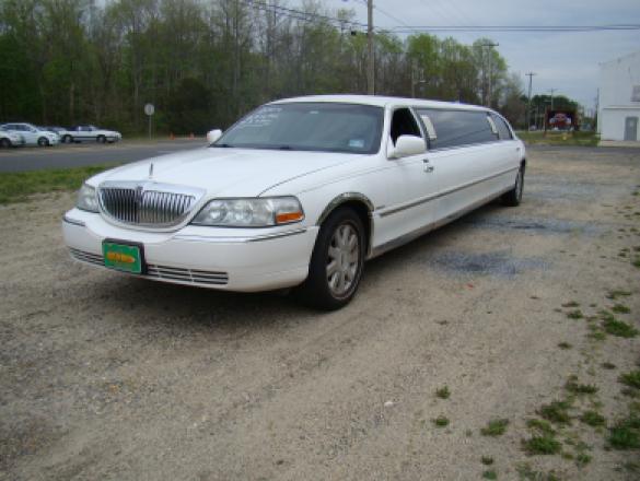 2004 Lincoln  Town Car Executive Limo Limousine for Sale in Egg Harbor City, NJ - Main Photo