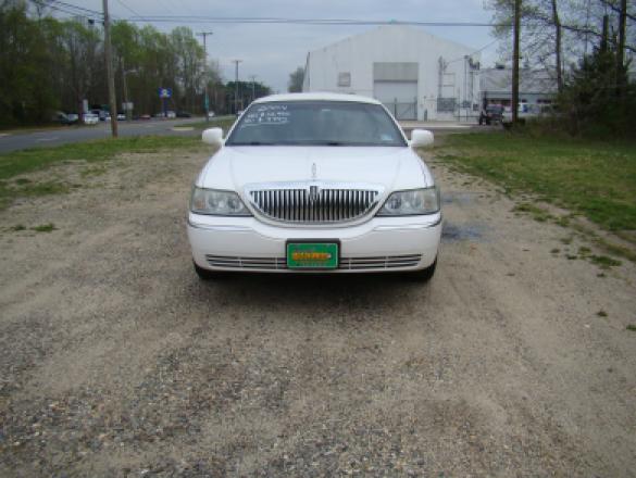 2004 Lincoln  Town Car Executive Limo Limousine for Sale in Egg Harbor City, NJ - Photo 2