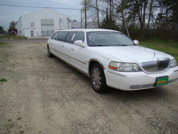 2004 Lincoln  Town Car Executive Limo Limousine for Sale in Egg Harbor City, NJ - Photo 3