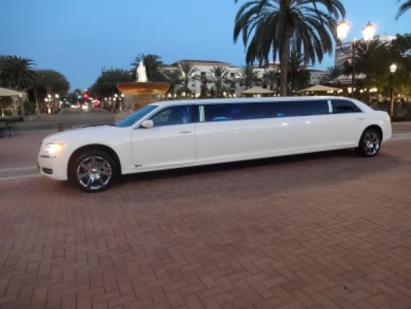2014 Chrysler 140 Limousine for Sale in Irvine, CA - Photo 2