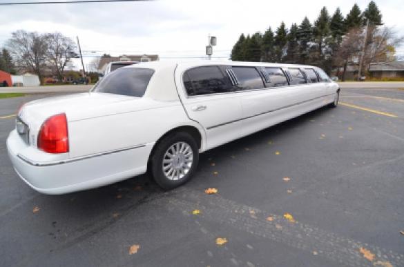 2006 Lincoln  Town Car Limousine for Sale in North East, PA - Photo 3