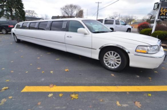 2006 Lincoln  Town Car Limousine for Sale in North East, PA - Main Photo