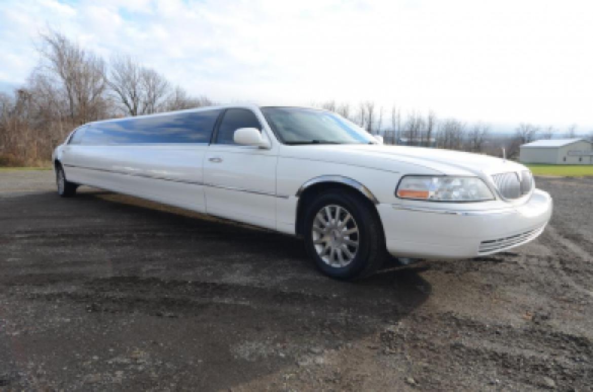 Limousine for Sale in North East, PA - Main Photo