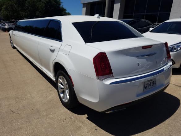 2015 Chrysler 300 Limousine for Sale in Austin, TX - Photo 2