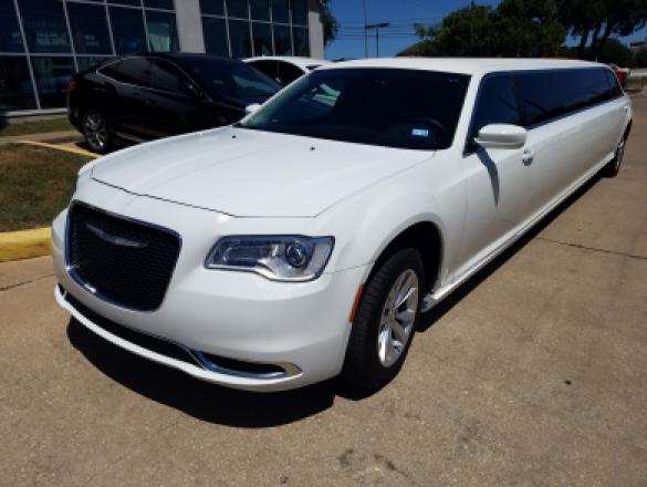 2015 Chrysler 300 Limousine for Sale in Austin, TX - Photo 3