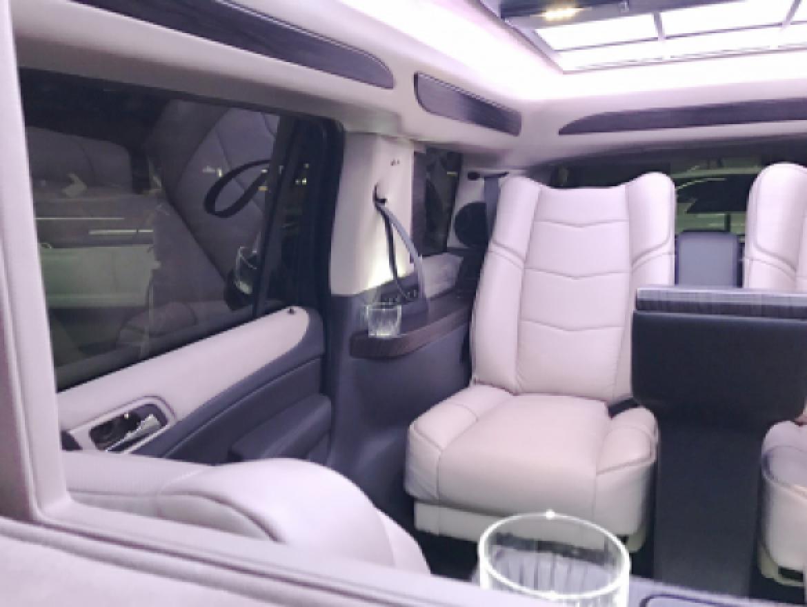 CEO SUV Mobile Office for Sale in Oaklyn, NJ - Photo 10