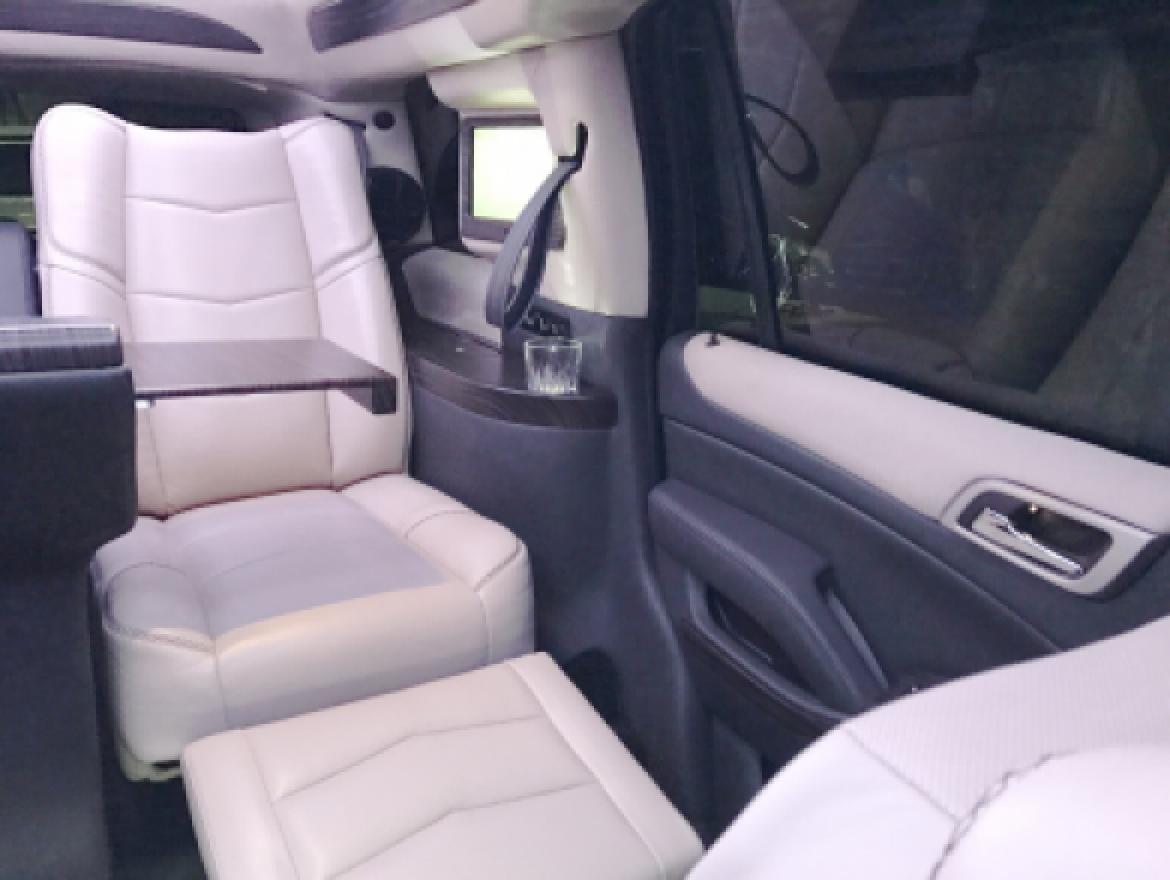 CEO SUV Mobile Office for Sale in Oaklyn, NJ - Photo 11