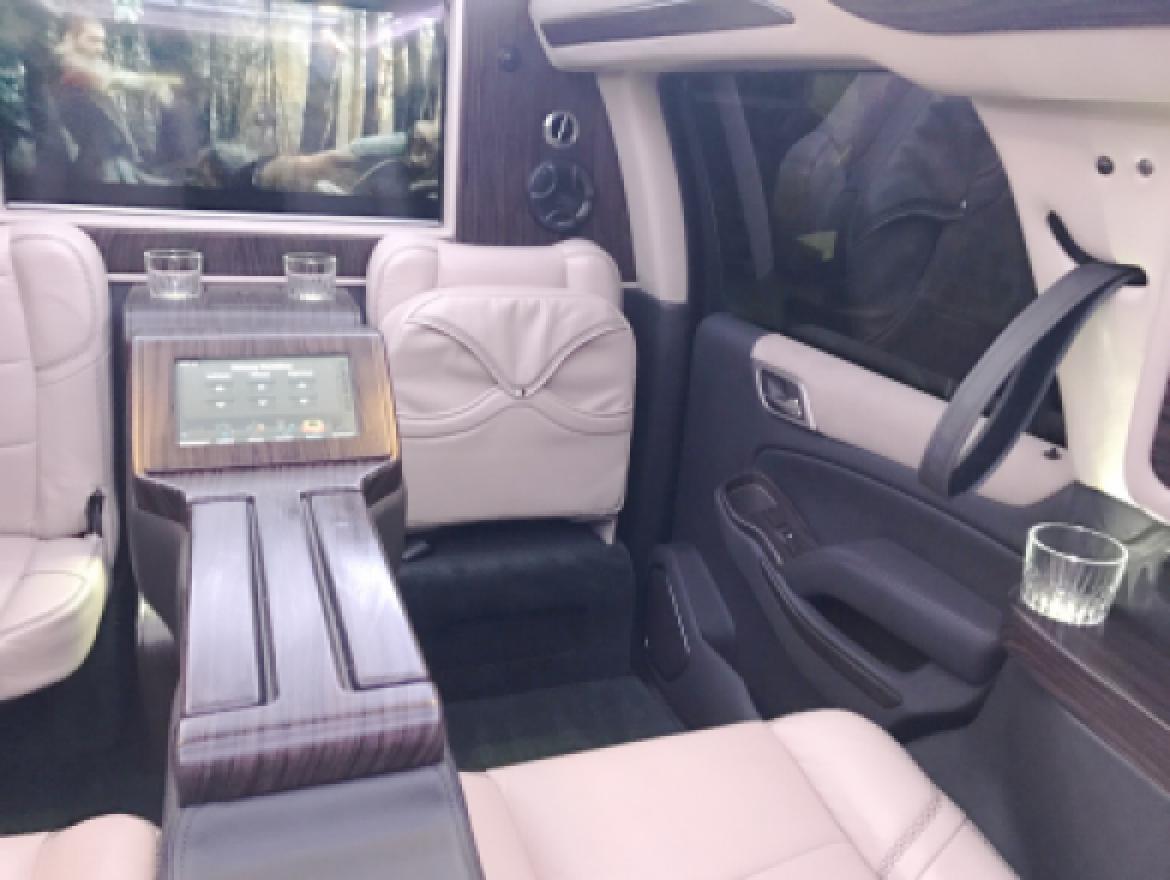 CEO SUV Mobile Office for Sale in Oaklyn, NJ - Photo 21