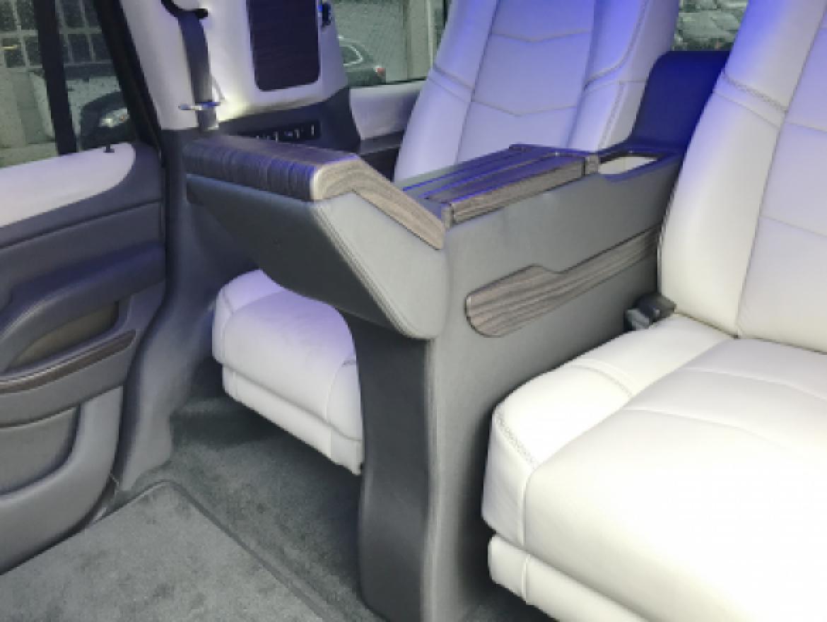 CEO SUV Mobile Office for Sale in Oaklyn, NJ - Photo 29