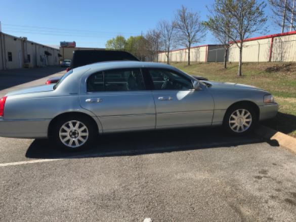 2007 lincoln towncar Sedan for Sale in jackson, TN - Main Photo