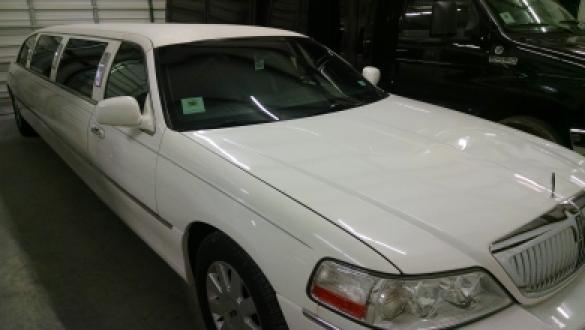 2006 Lincoln  Town Car Limousine for Sale in Fredericksburg, TX - Photo 2