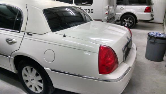 2006 Lincoln  Town Car Limousine for Sale in Fredericksburg, TX - Photo 3