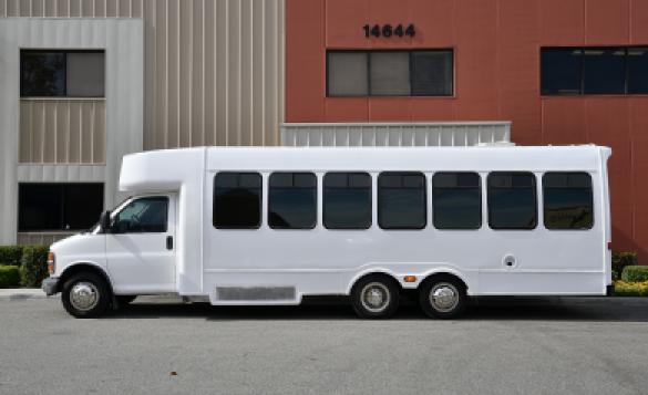 2001 Chevrolet 3500 Limo Bus for Sale in Fontana, CA - Photo 2