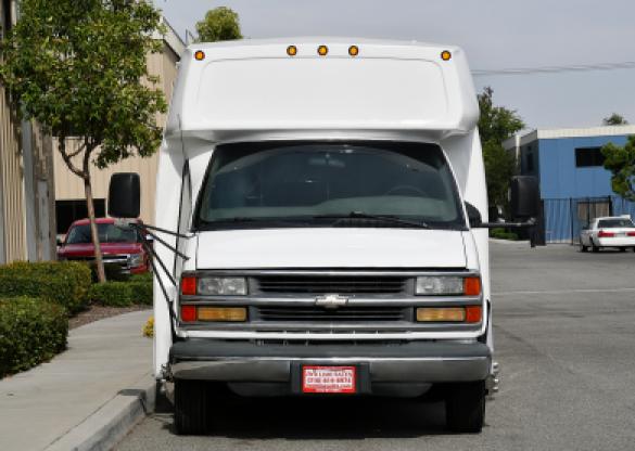 2001 Chevrolet 3500 Limo Bus for Sale in Fontana, CA - Photo 3