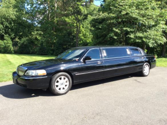 2008 Lincoln Town Car Limousine for Sale in Bordentown, NJ - Photo 2