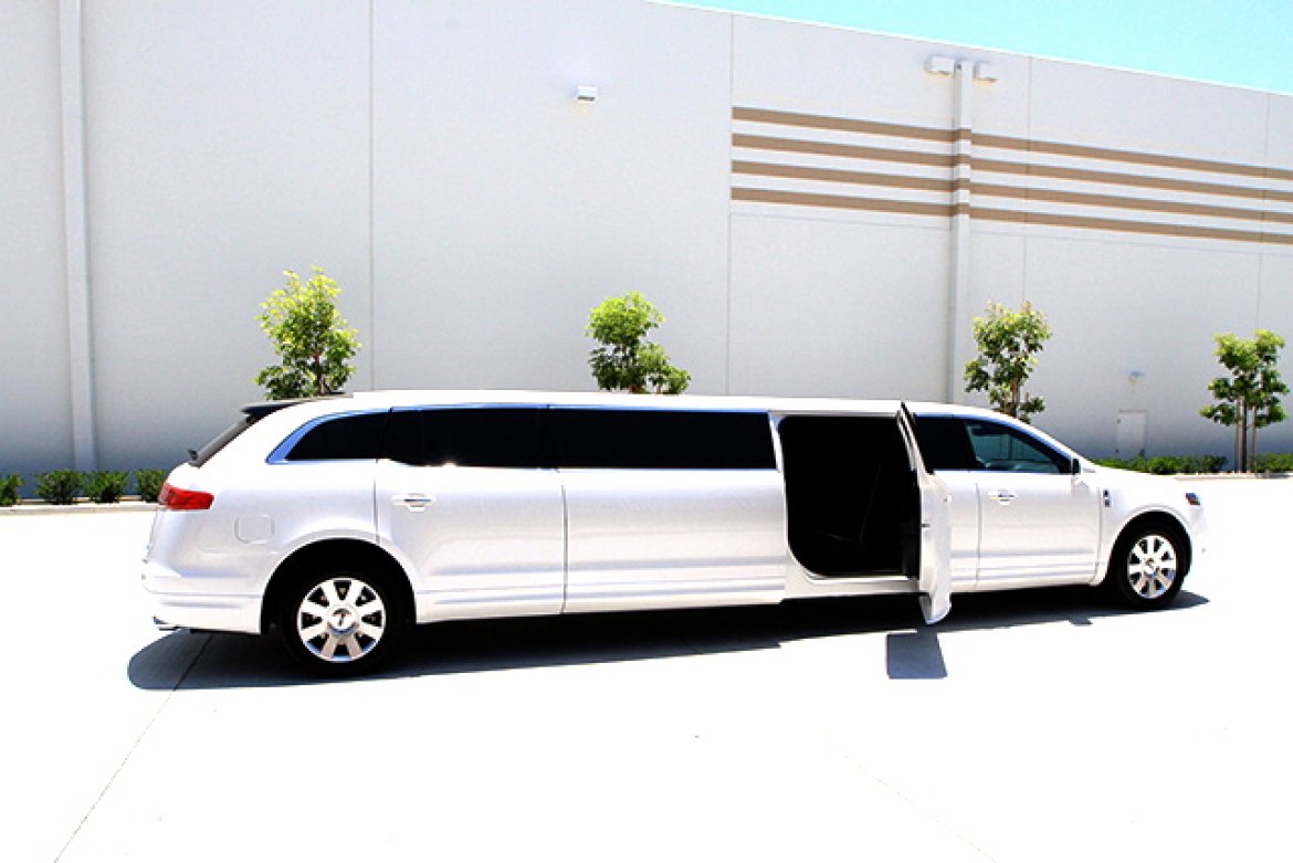Limousine for Sale in Oaklyn, NJ - Photo 7