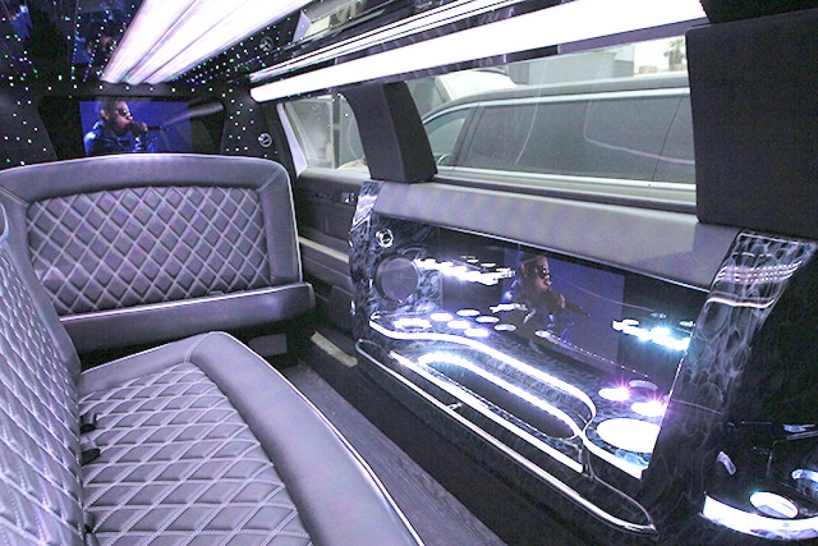Limousine for Sale in Oaklyn, NJ - Photo 10