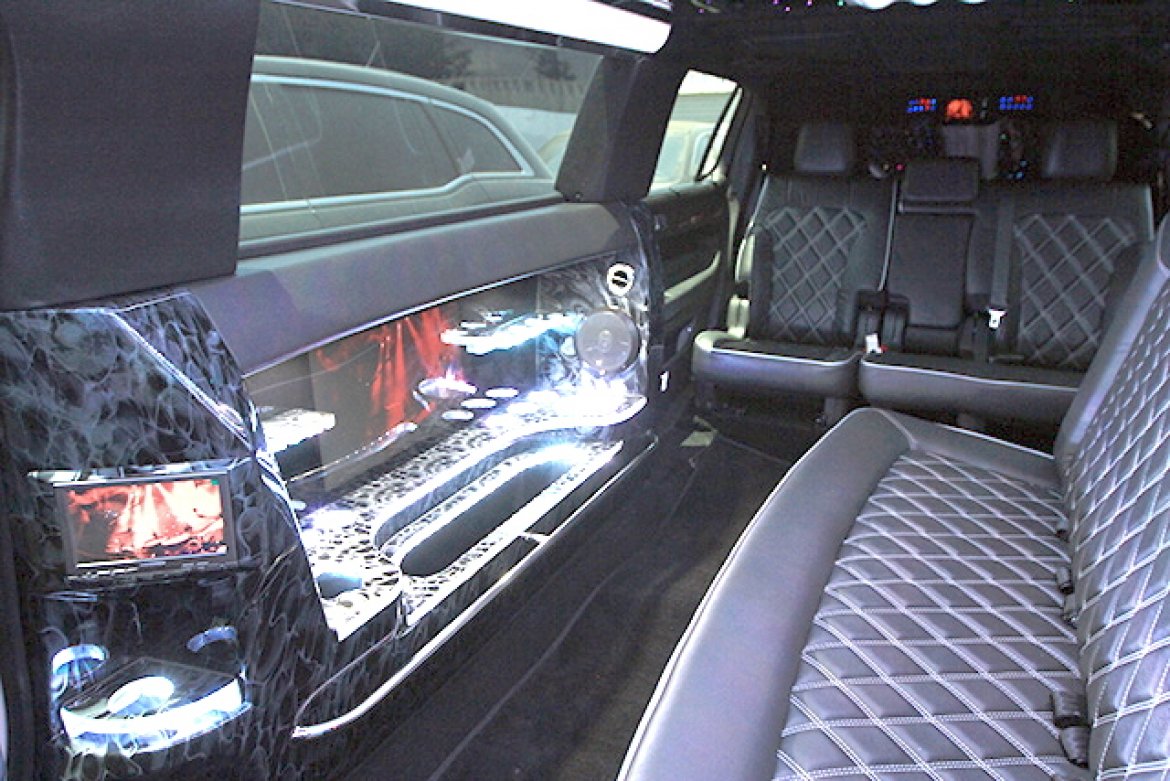 Limousine for Sale in Oaklyn, NJ - Photo 13