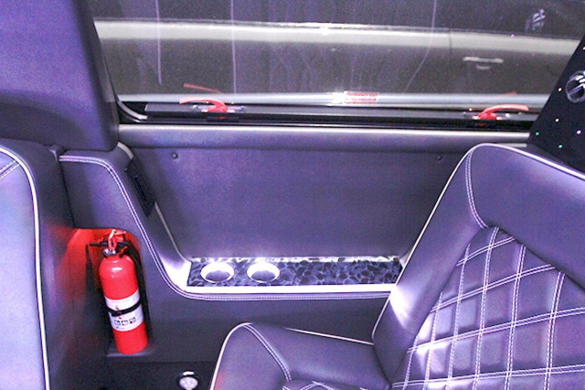 Limousine for Sale in Oaklyn, NJ - Photo 17