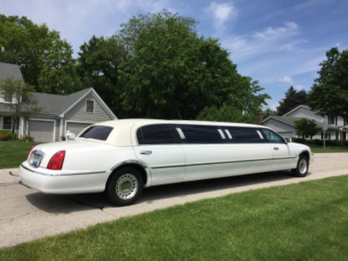 Limousine for Sale in St Charles, IL - Main Photo