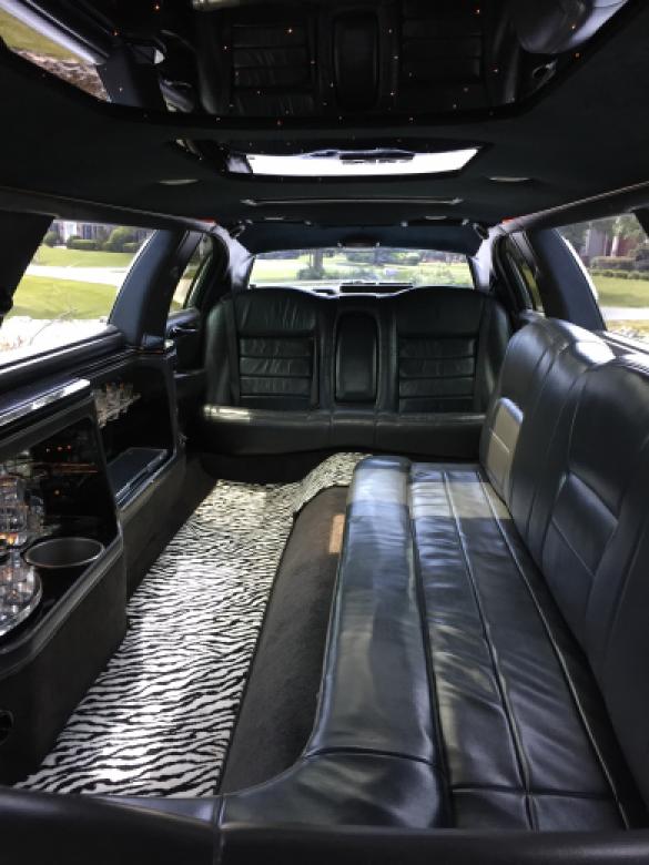 2000 Lincoln Town Car  Limousine for Sale in St Charles, IL - Photo 3