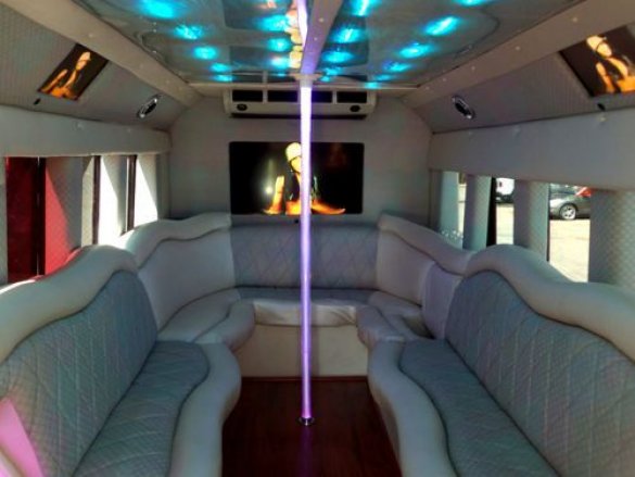 2006 Ford E-450 Limo Bus for Sale in Chandler, AZ - Photo 2