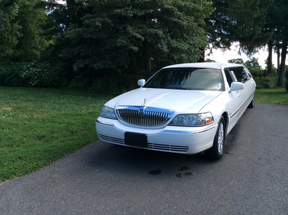 2008 Lincoln Town Car Limousine for Sale in Bordentown, NJ - Photo 2