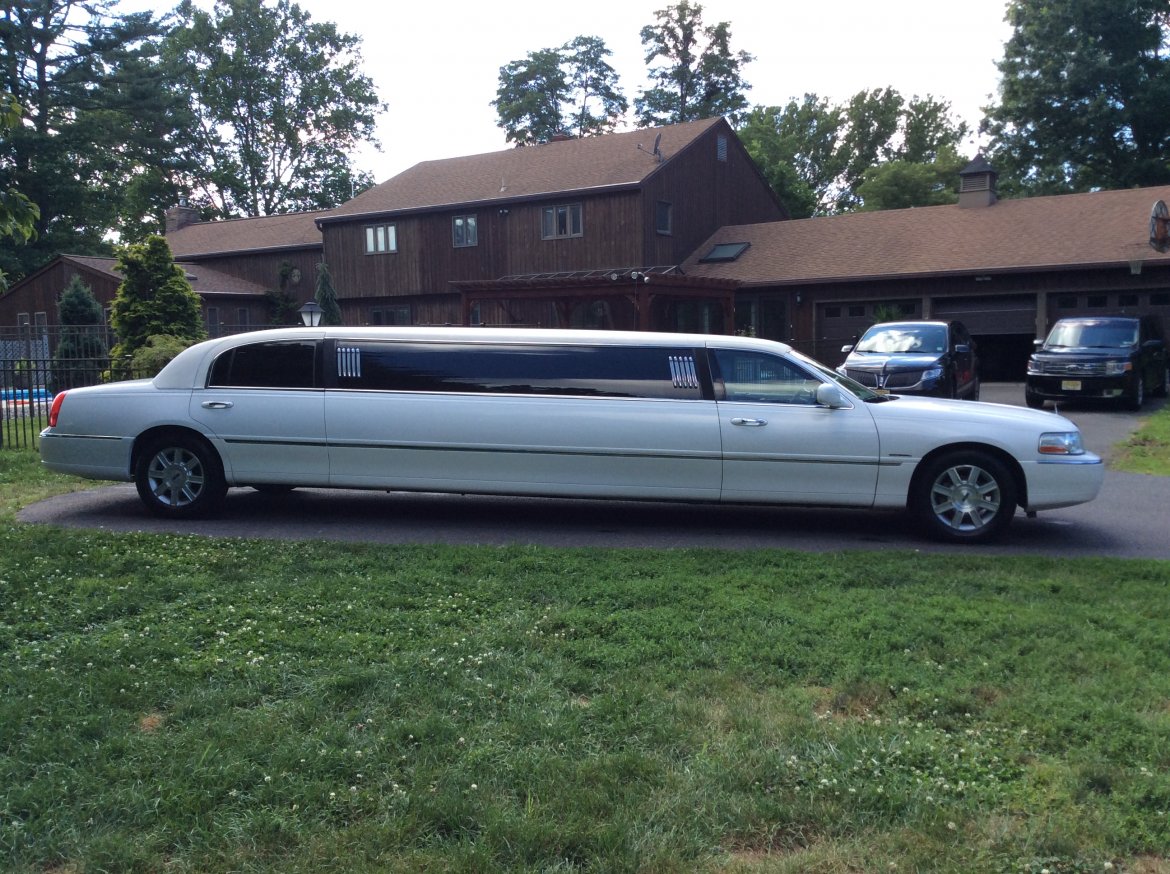 Limousine for Sale in Bordentown, NJ - Photo 3