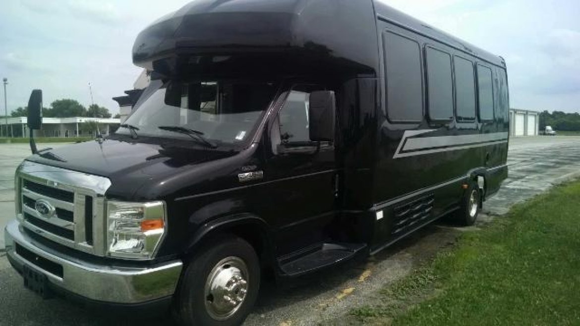 Limo Bus for Sale in Dayton, OH - Photo 10