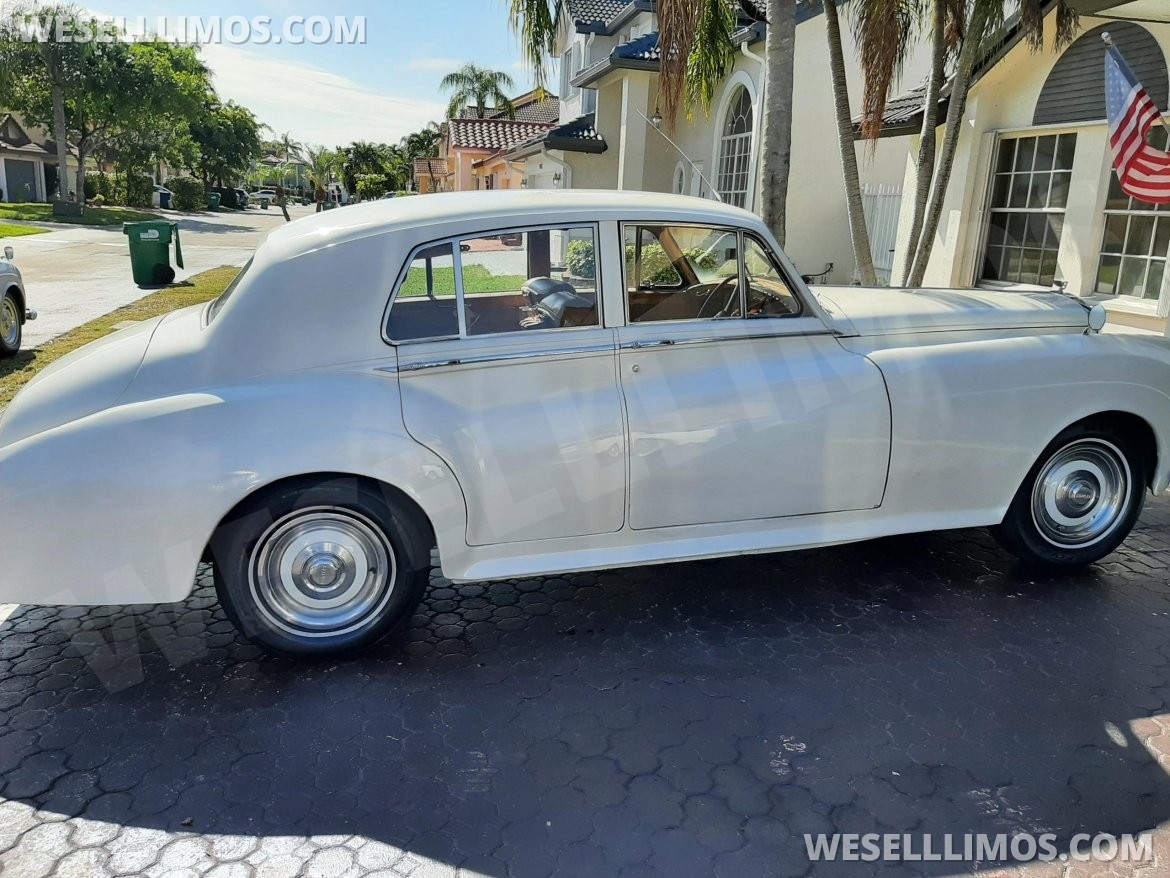 Antique for Sale in Miami Lakes, FL - Photo 4