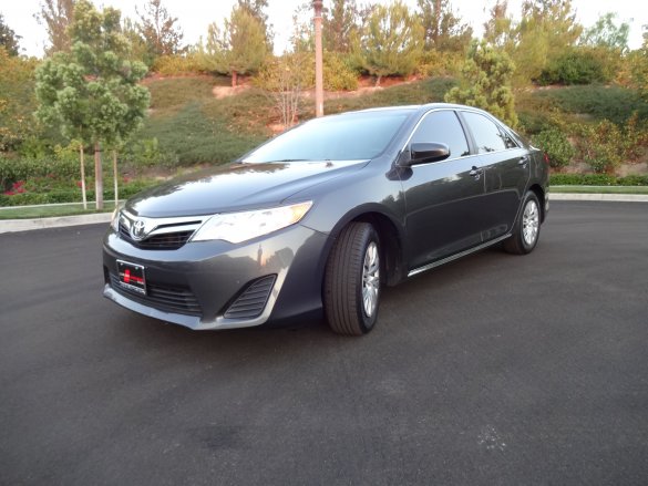 2013 Toyota Camry LE Sedan for Sale in Irvine, CA - Photo 2