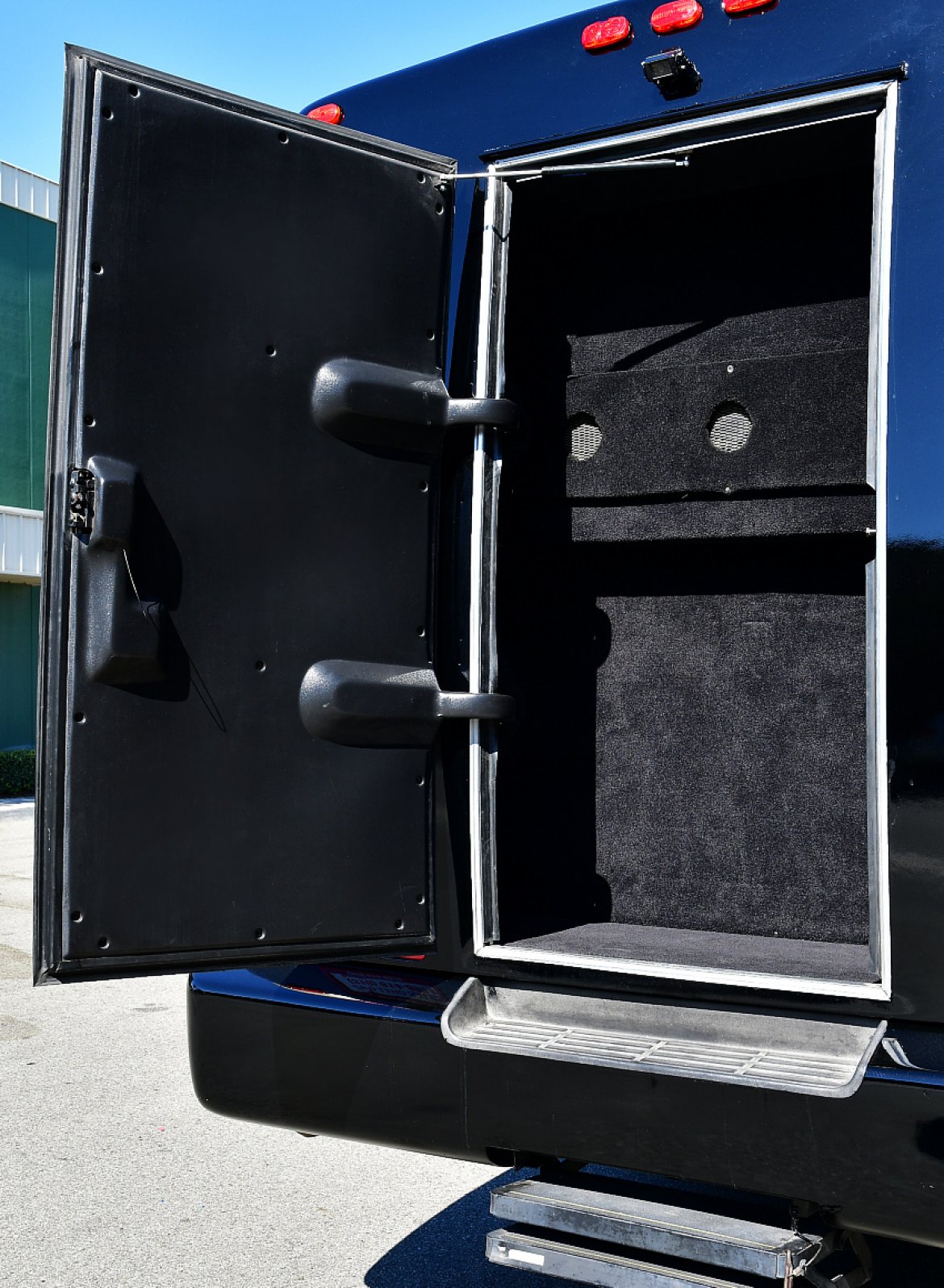 Limo Bus for Sale in Fontana, CA - Photo 9