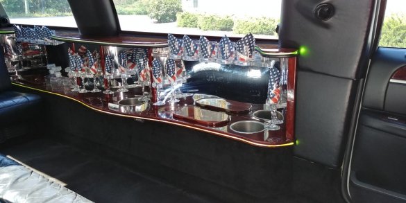 2006 Lincoln TOWN CAR  Limousine for Sale in WINDHAM , NH - Photo 2