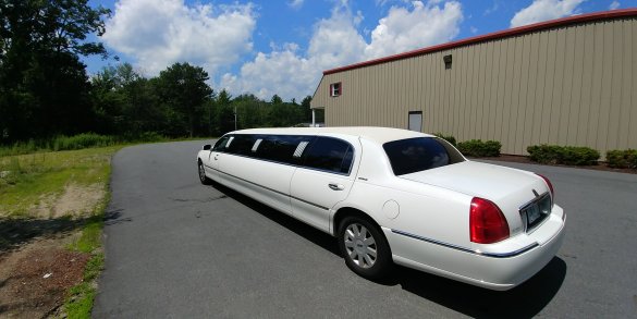 2006 Lincoln TOWN CAR  Limousine for Sale in WINDHAM , NH - Photo 3