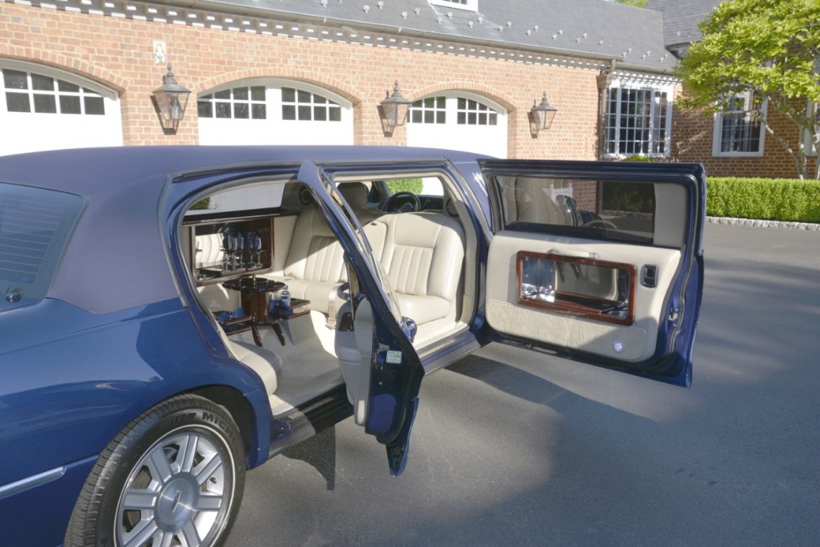 Limousine for Sale in Oaklyn, NJ - Photo 3