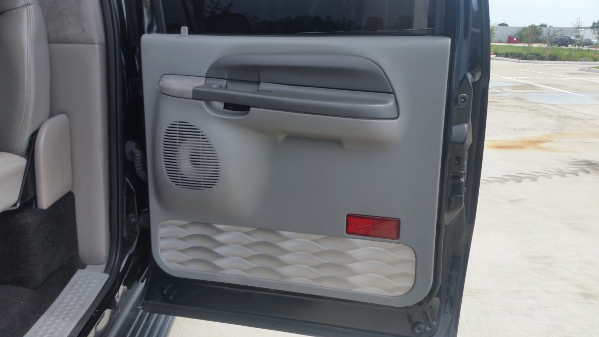 CEO SUV Mobile Office for Sale in Houston, TX - Photo 16
