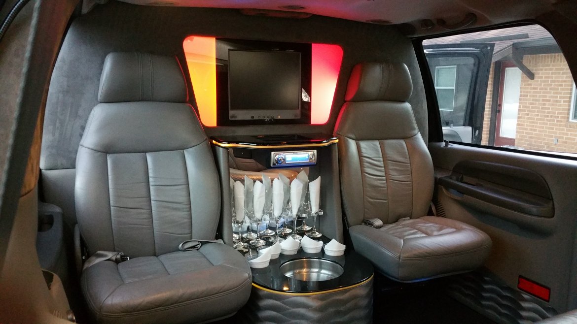 CEO SUV Mobile Office for Sale in Houston, TX - Photo 14