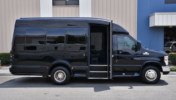 2008 Ford E-350 Shuttle Bus for Sale in Fontana, CA - Photo 2